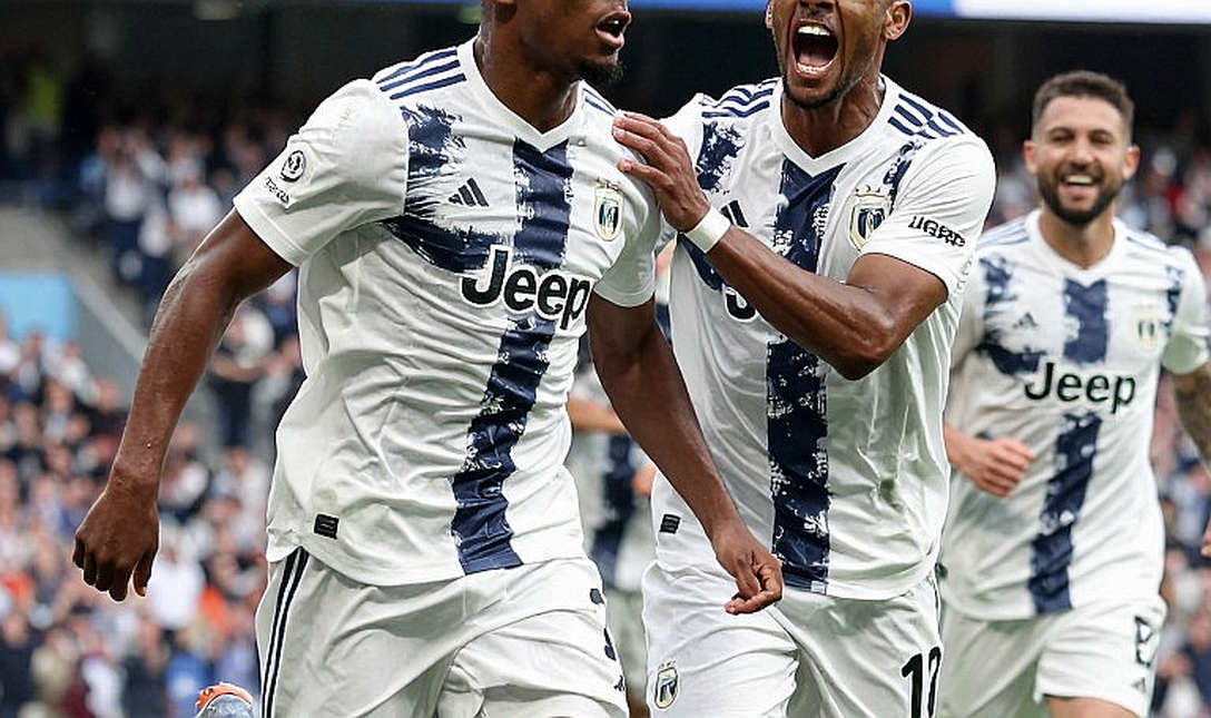 Kompany gục tại sân tập Bayern: giới hạn của một huấn luyện viên tự nhận "làm tất cả"