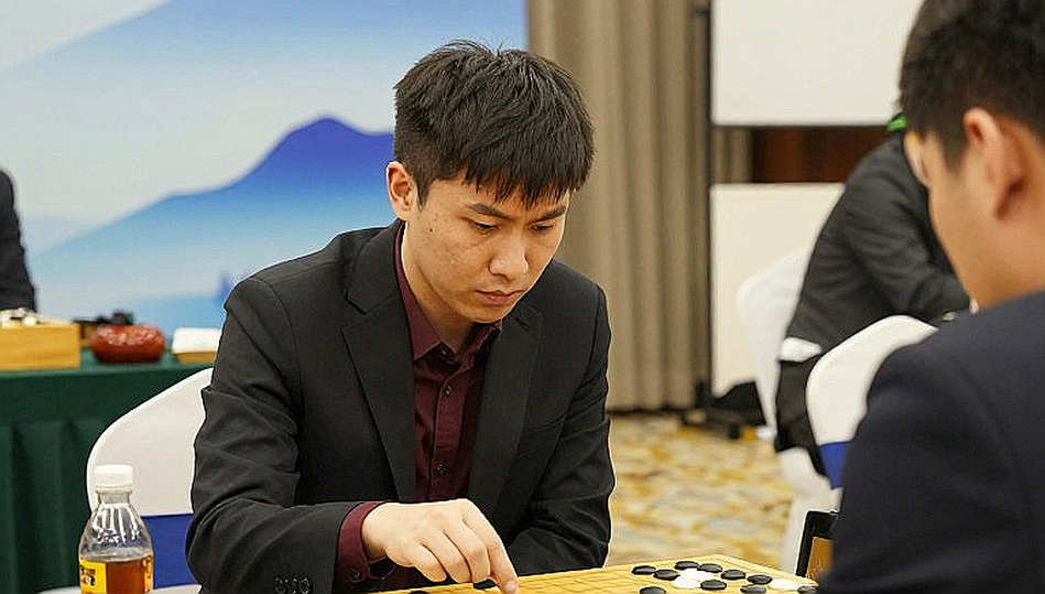 Elephant Gambit, gói video 60 phút và khoảng lệch giữa tiêu đề với bàn cờ