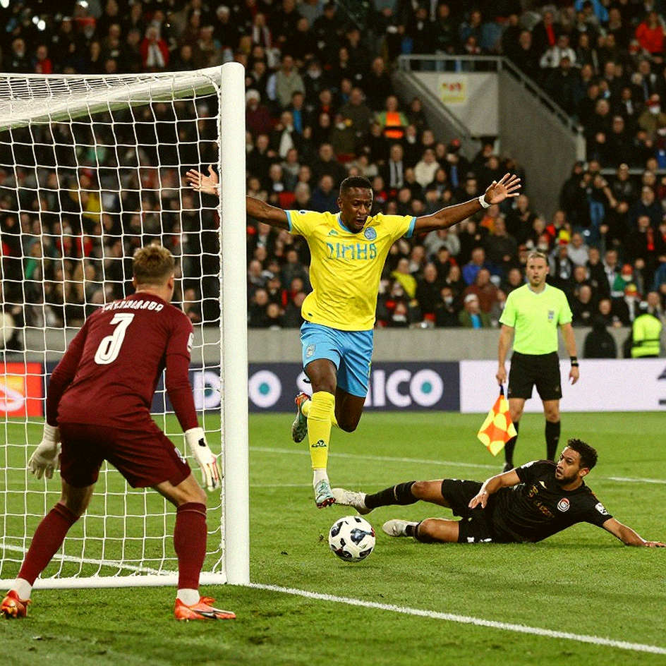 Việt Nam trước ngày khai màn FIFA ASEAN Cup: Khung ngắm mười một người và bài toán thể lực