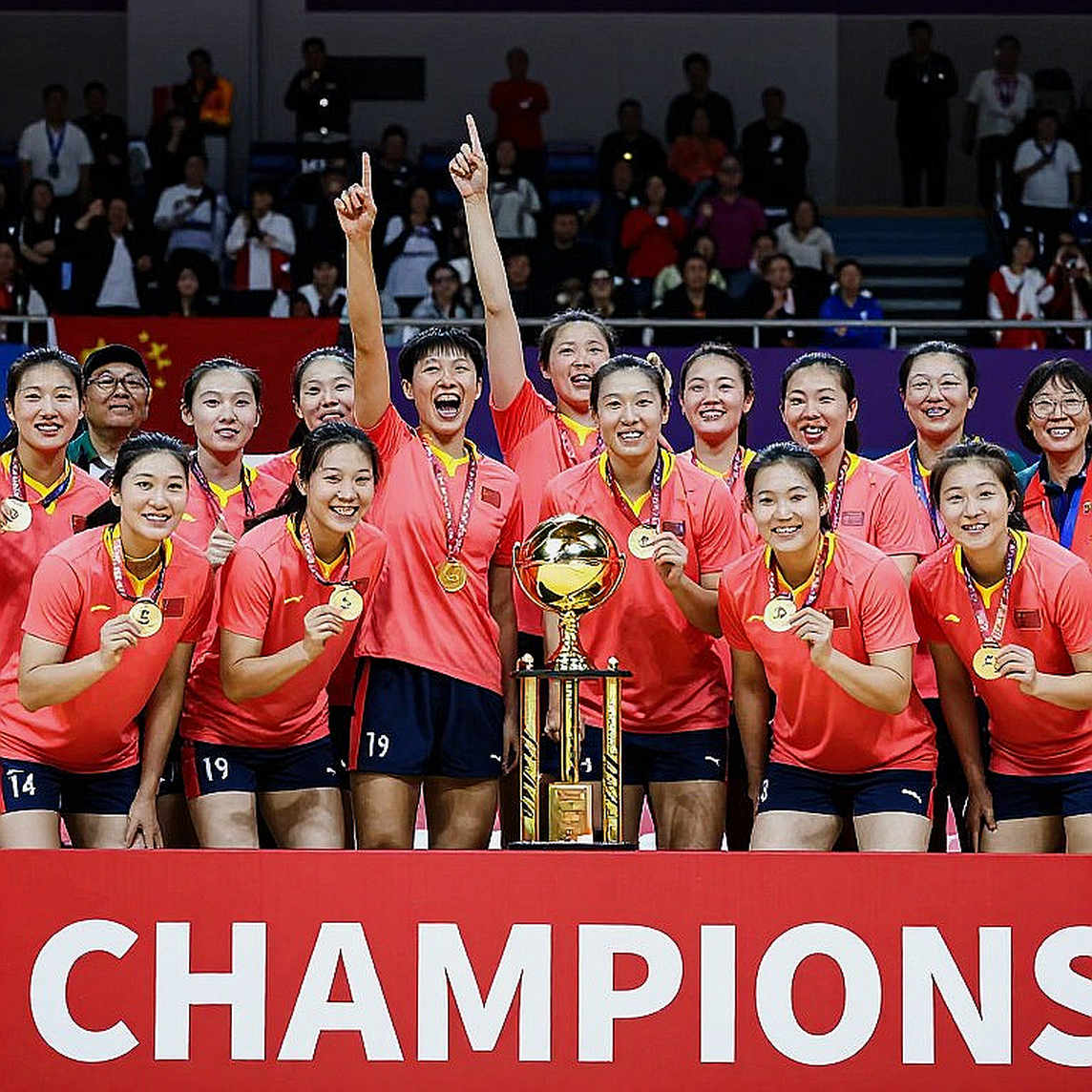 Những đôi chân rời V.League trước khi khán đài kịp nhớ tên