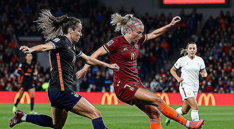 Trọng tài V.League và VAR: Cuộc cách mạng còn thiếu một mắt xích