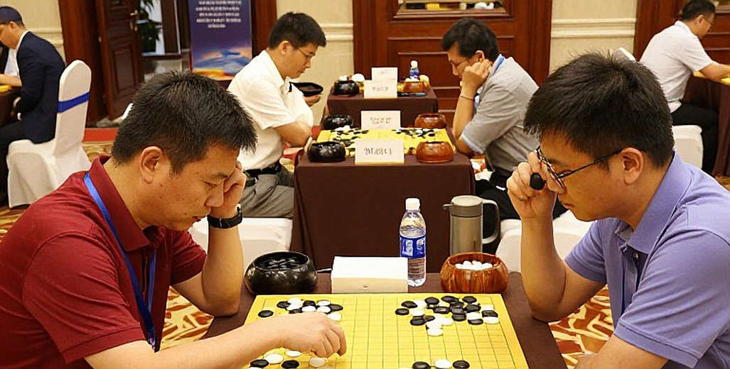 Tai nghe, Play Along và khu lễ hội: cờ vua xây khán đài ở nơi không có bàn cờ