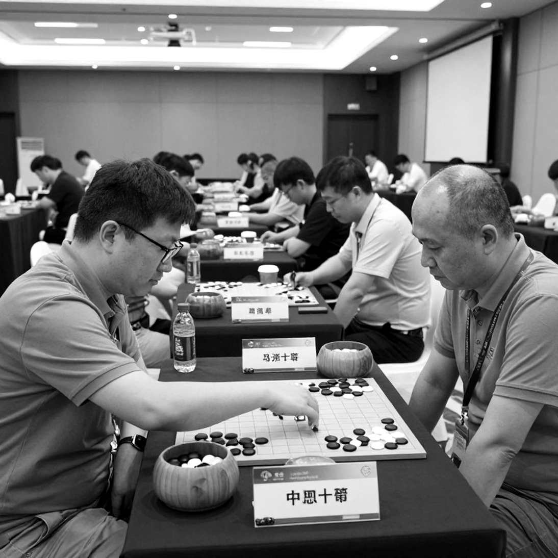 Tai nghe, Play Along và khu lễ hội: cờ vua xây khán đài ở nơi không có bàn cờ Tai nghe, Play Along và khu lễ hội: cờ vua xây khán đài ở nơi không có bàn cờ