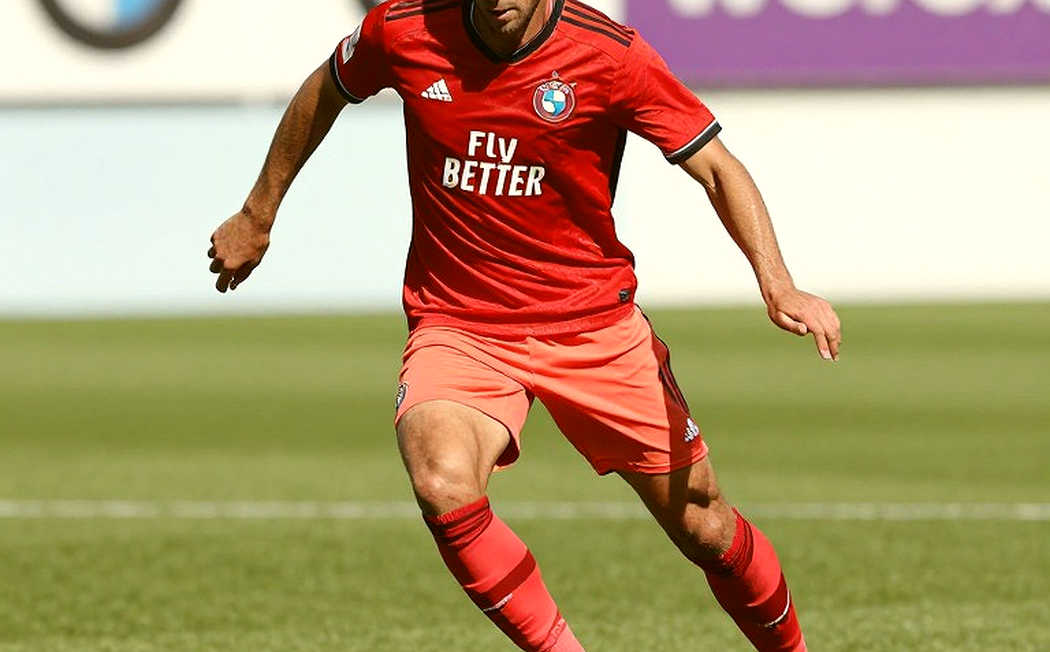 Do Hoang Hen Out for Three Months: The Recurring Knee, Not the Muscle Tear, Is the Real Injury