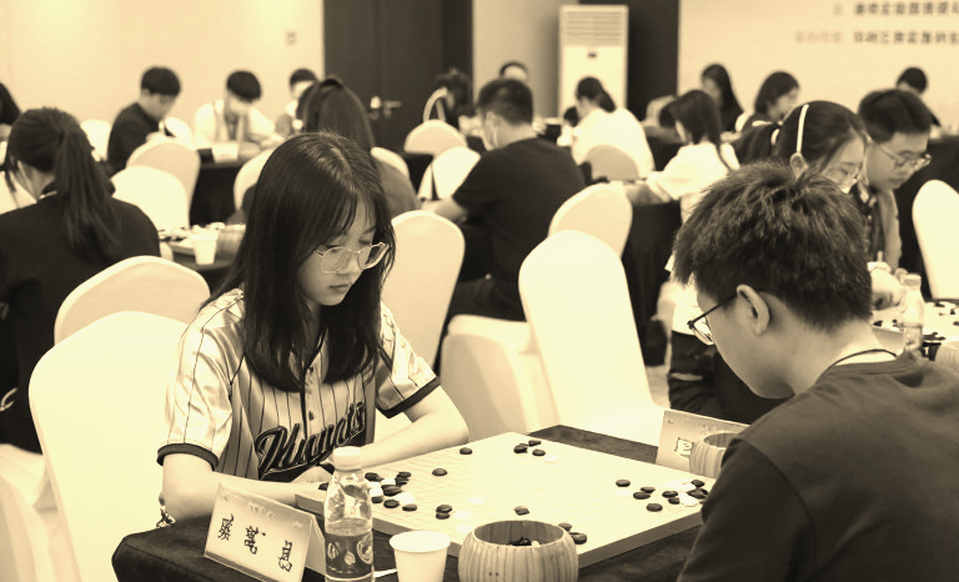 US Championships: Woodward hạ Caruana, Lee nới khoảng cách — khi tiêu đề tin tức bán một khóa khai cuộc