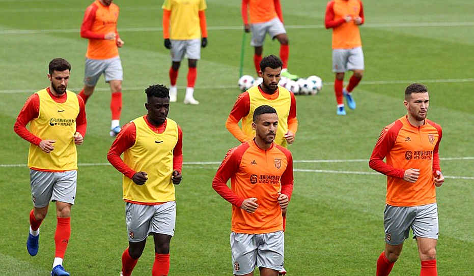 Bóng đá Việt Nam và cuộc chơi dòng tiền: Vì sao V.League vẫn chưa thoát khỏi vòng lặp phụ thuộc