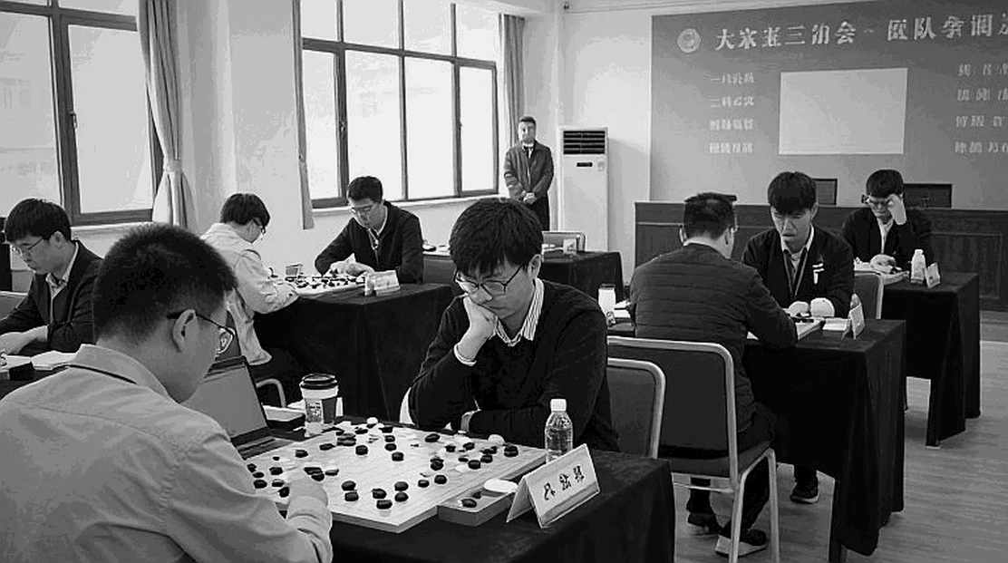 Ván cờ Ý biến thể Hiện đại: nước 5.e5! và cái bẫy nằm chờ người vội vàng Ván cờ Ý biến thể Hiện đại: nước 5.e5! và cái bẫy nằm chờ người vội vàng