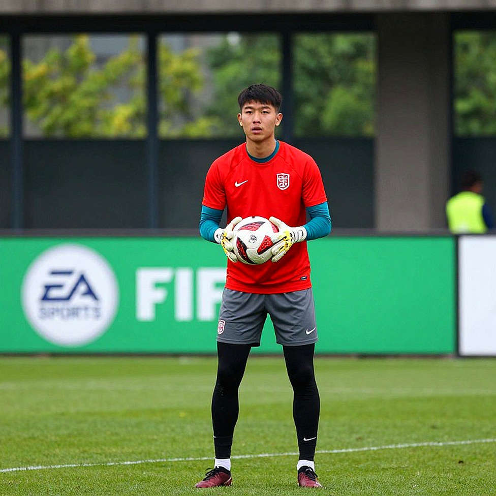 Lâm Đồng 3-0 Đại học Văn Hiến: cú đúp của Xuân Nam và tiếng xà ngang bị lãng quên