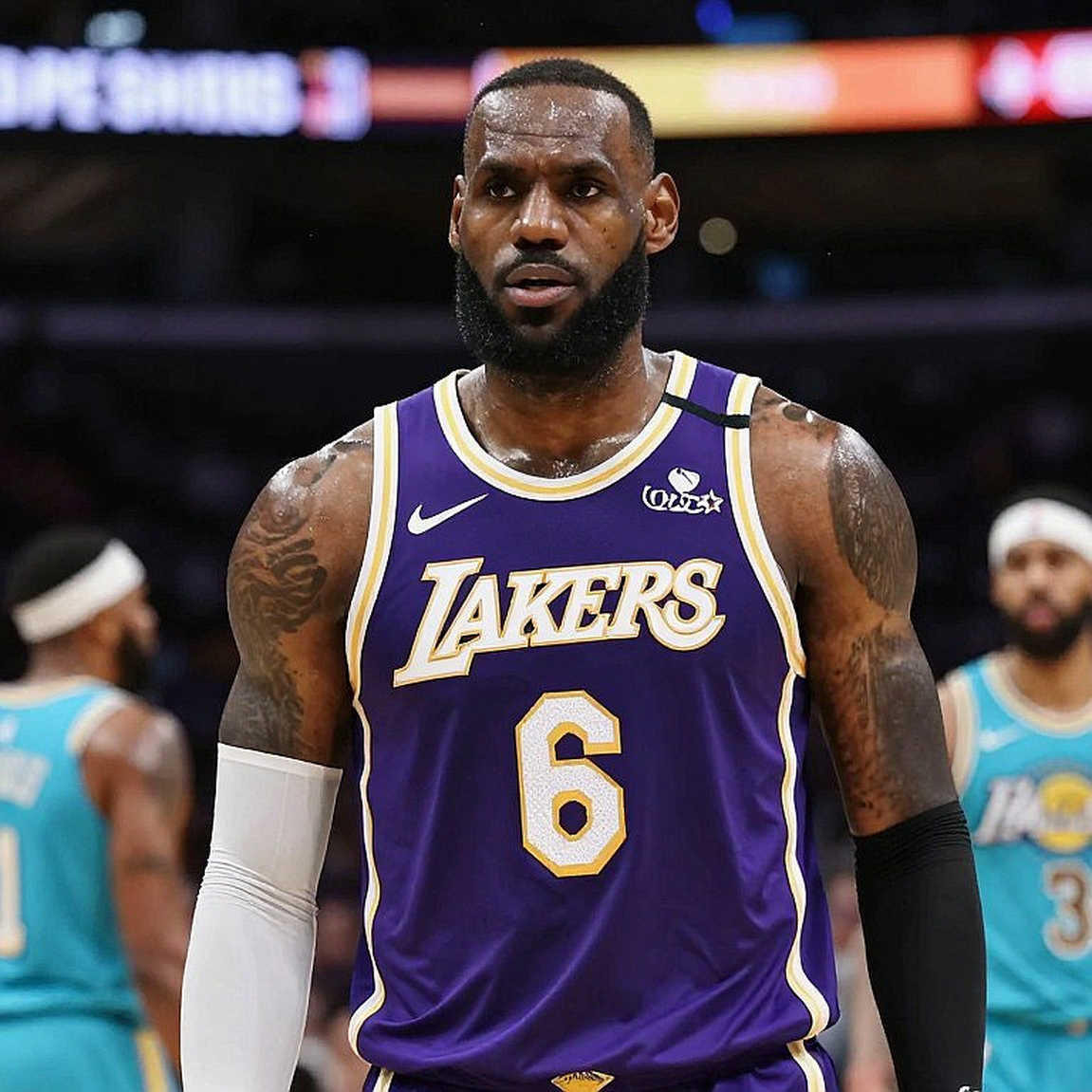 Một người anh em rời ghế, người kia ngồi xuống: Nước cờ thủ tục của Dallas Mavericks