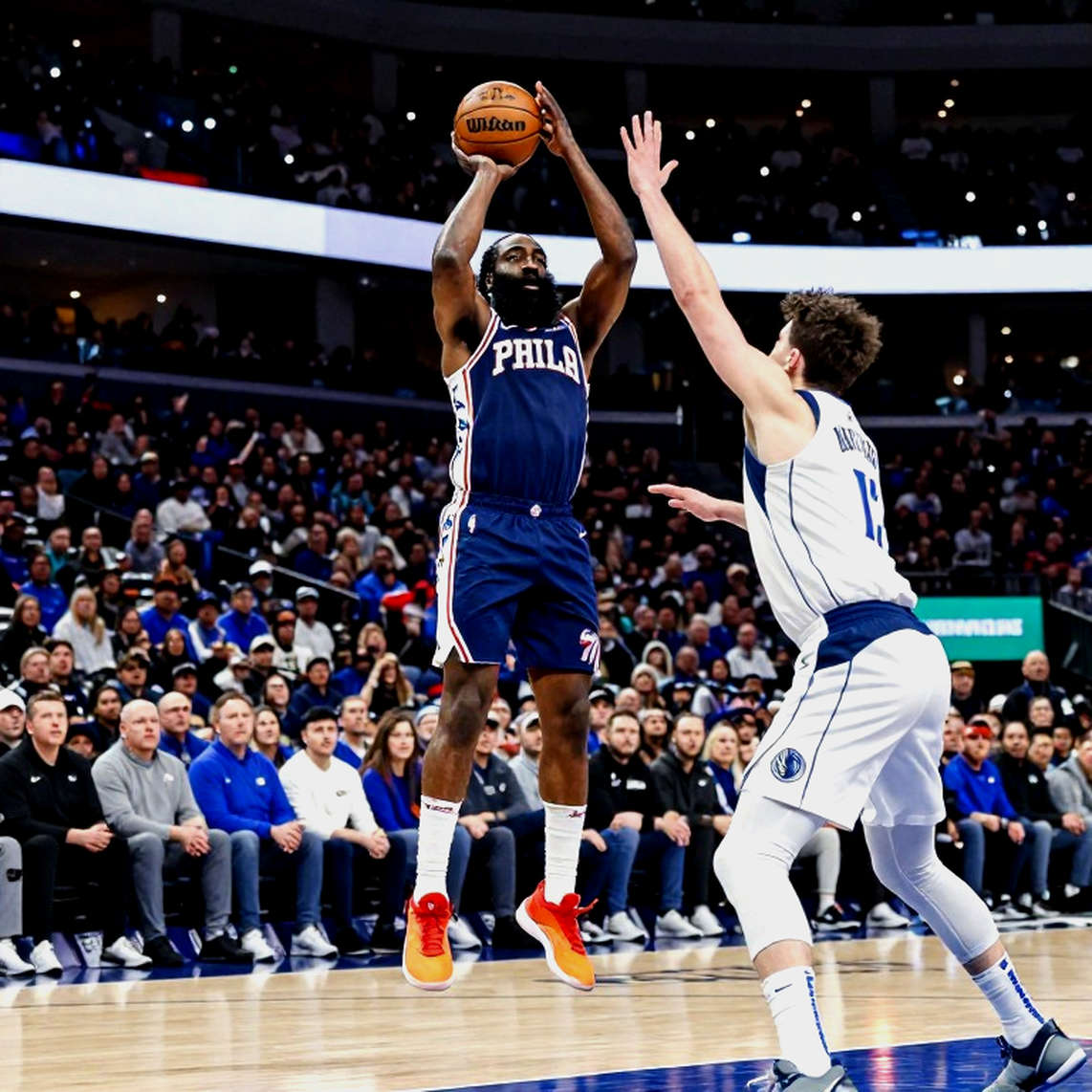 Noah Penda, cú úp rổ tự đập vào mặt và dòng tin về Giannis bị cả sân bỏ quên