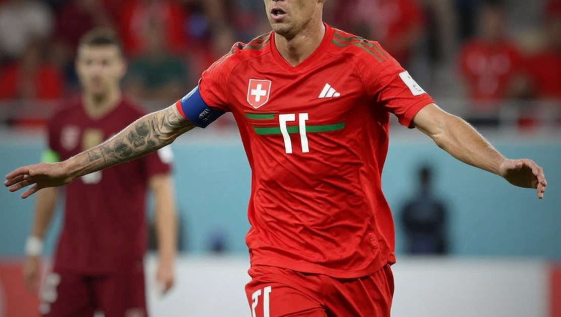 Valencia thuê HLV thể lực quen thuộc của Javier Aguirre: Thông minh hay chỉ là an toàn?